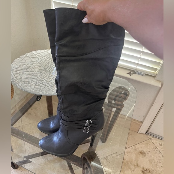 JESSICA SIMPSON grey high heeled boots - Picture 4 of 9